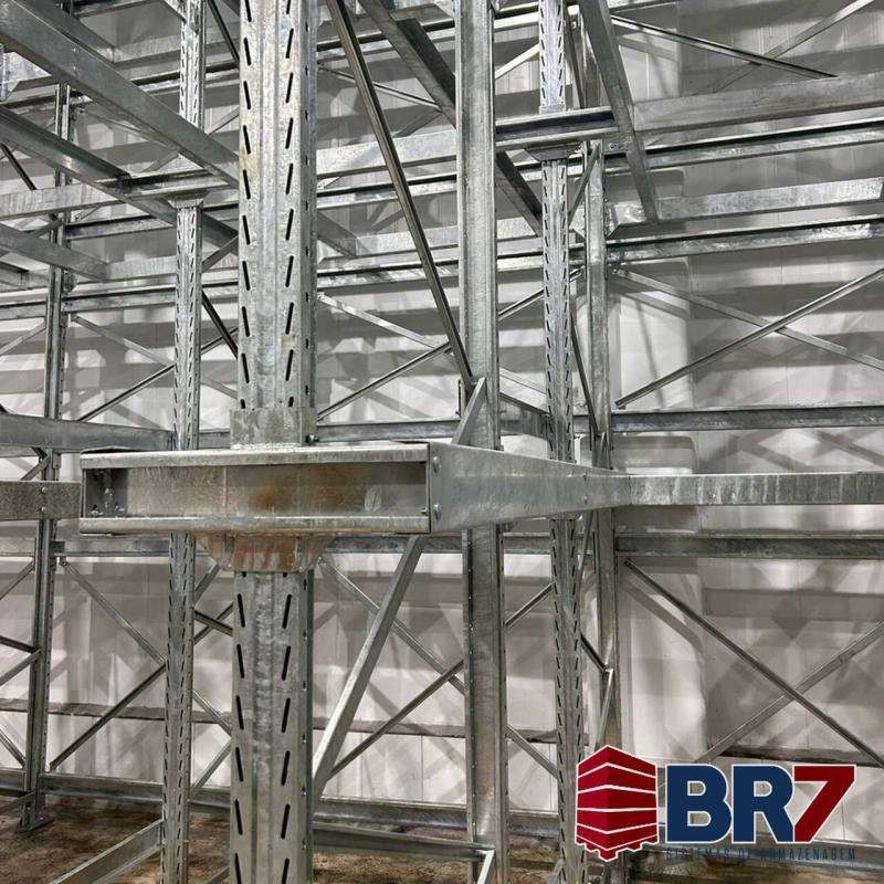 Sistema drive-in para fábrica de laticínios Sistema drive-in para fábrica de laticínios