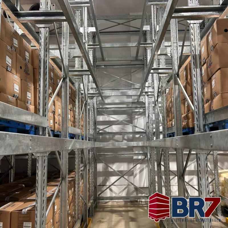 Sistema drive-in para fábrica de laticínios Sistema drive-in para fábrica de laticínios